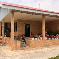 ویلای زمین 800متر بنا 240مترنزدیک به شهر