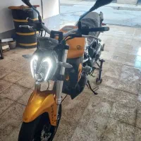 بنلی ۳۰۰ جفت سیلندر طلایی