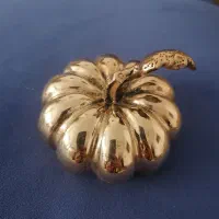 کدو حلوایی برنزی در دو شکل ساده و هالوینی|مجسمه، تندیس، ماکت|پردیس, فاز ۳|دیوار