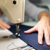 خیاط یا چرخکار ماهر (خانم)