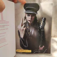 کتاب فوق عطیقه راک متال اورجینال 2008|کلکسیون و سرگرمی|کرج, شهرک بنفشه|دیوار