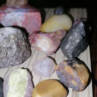 تعدادی سنگ زیبا