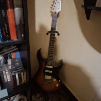 گیتار یاماها اصل قدیمی در حد نو و امپلی vox..افکت