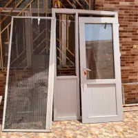 درب دو جداره UPVC همراه با توری