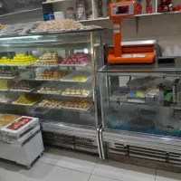 ۲ عدد یخچال و یه ویترین زیر ترازویی