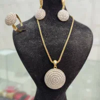 مدال و زنجیر طلا