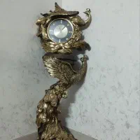 ساعت ایستاده کنار سالنی، زیبا و فانتزی و سالم