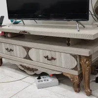 میز تلویزیون در حد نو کم کار