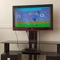 تلویزیون ۳۲ اینچ LG LCD و میز ترک به مارک آرچلیک|تلویزیون و پروژکتور|میاندوآب, |دیوار