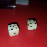 تاس تخته نرد و منچ دست ساز|کلکسیون اشیاء عتیقه|سنگر, |دیوار