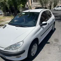 پژو ۲۰۶ سفید ۸۹ عروسک