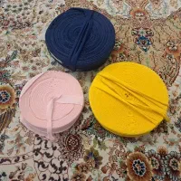تعدادی نواری وخرده پارچه و کش به سایزه مختلف