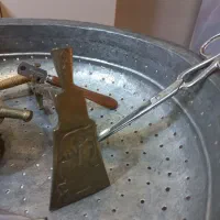 ابکش مسی هاون وتیشه برنجی و بقیه همه باهم ۵ میلیون|کلکسیون اشیاء عتیقه|اصفهان, کشاورزی|دیوار