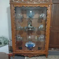 یک گنجه چوبی