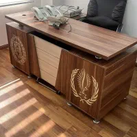 میز مدیریت و کارمندی اداری