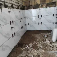 کاشی کاری و تخریب کاری دیوار