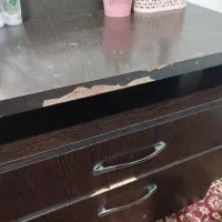 یک تخت خواب ،دوتا پاتختی،یک میز آرایش|تخت و سرویس خواب|سیلوانه, |دیوار