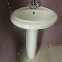 روشویی پایه دار با شیر آب