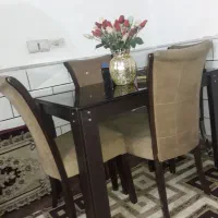 میز غذاخوری کارکرده سالم و تمیز