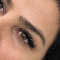 خدمات تخصصی کاشت و اکستنشن  و لیفت مژه