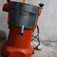 به علت جمع کردن مغازه میفروشم