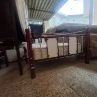 تخت یک نفره فلزی .