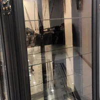 ویترین ایستاده سالم وتمیز