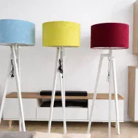 آباژور کنار سالنی پایه چوبی