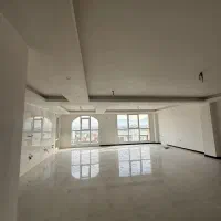 واحد ۱۲۰متر/نوساز/خوش نقشه نورگیردید کوه/روف گاردن