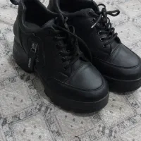 کفش اسپرت پاشنه دار با تخفیف جزئی و فوری