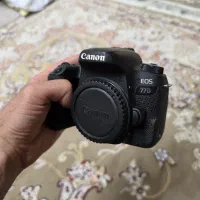 فروش دوربین Canon 77D به همراه لنز 18-135