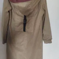 بارانی دورو سالم وتمیزکه از هردو طرف قابل استفاده
