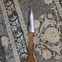 چاقو دو لبه|کلکسیون اشیاء عتیقه|همدان, |دیوار