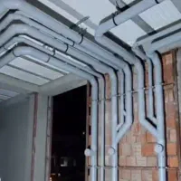 لوله کشی ساختمان. لوله کشی پلی اتیلن. استخر