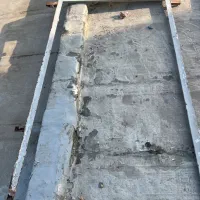 در آهنی محکم قدیمی جنس قدیم محکم