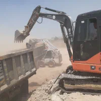 بابکت و مینی بیل با پیکور حمل نخاله