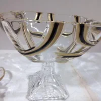 ظرفها همه در حد نو هستند