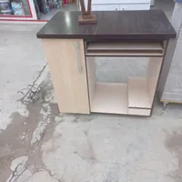 میز‌ کار‌وکامپیوترکارکرده