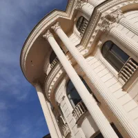 نصب دوربین  نصب دزگیر کلیه کار های برق ساختمان