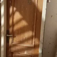 درب چوبی با یرقان آلات و چهار چوب فلزی