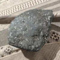 سنگ مشکوک به شهاب سنگ با چگالی بالا و جذب مغناطیس|جواهرات|مهاباد (آذربایجان غربی), |دیوار