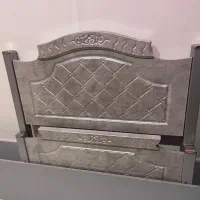 تخت یک نفره به همراه تشک