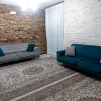 مبل سبز وطوسی با جلومیزی ۶ نفره تختشو