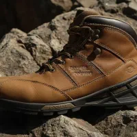 کفش کوهنوردی و طبیعت گردی