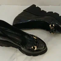 کفش زنانه لژدار و دمپایی لژدار و چند عدد شال روسری