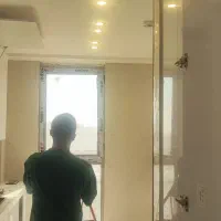 کارگر کمکی برق کشی ساختمان