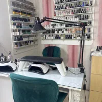 اجاره صندلی و میز ناخن و سکوی پدیکور