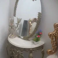 اینه و میز کنسولش خیلی زیبا و مناسب جهیزیه