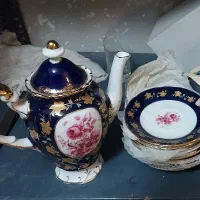نعلبکی و قوری چینی