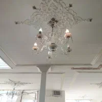 ۴ عدد لوستر و ۲ عدد دیوار کوب